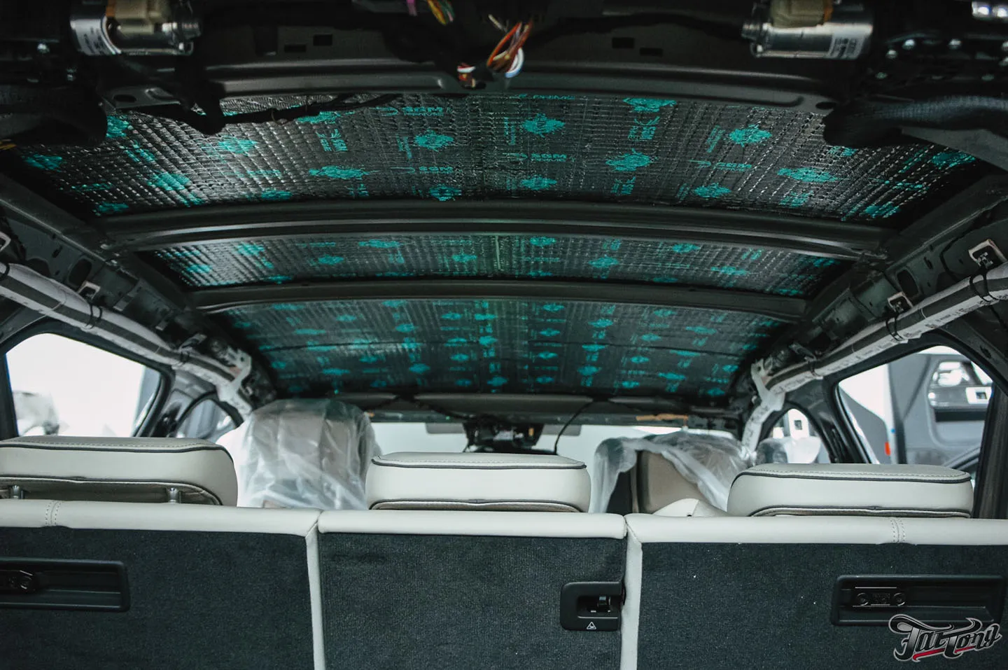 Комплексная шумоизоляция и перетяжка потолка в алькантару для Audi A6 Allroad